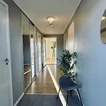 Sunny Terrace - Airy In The Heart Of Lofoten 아파트