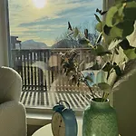 아파트 Sunny Terrace - Airy In The Heart Of Lofoten *