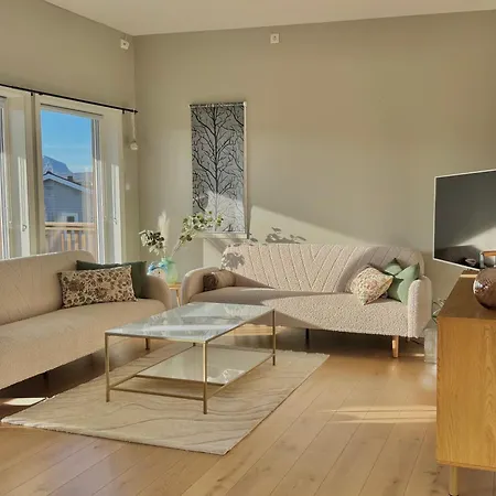 Sunny Terrace - Airy In The Heart Of Lofoten Apartment Leknes