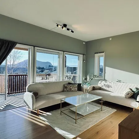 Sunny Terrace - Airy In The Heart Of Lofoten 아파트 *