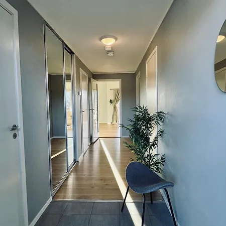 Sunny Terrace - Airy In The Heart Of Lofoten Apartment