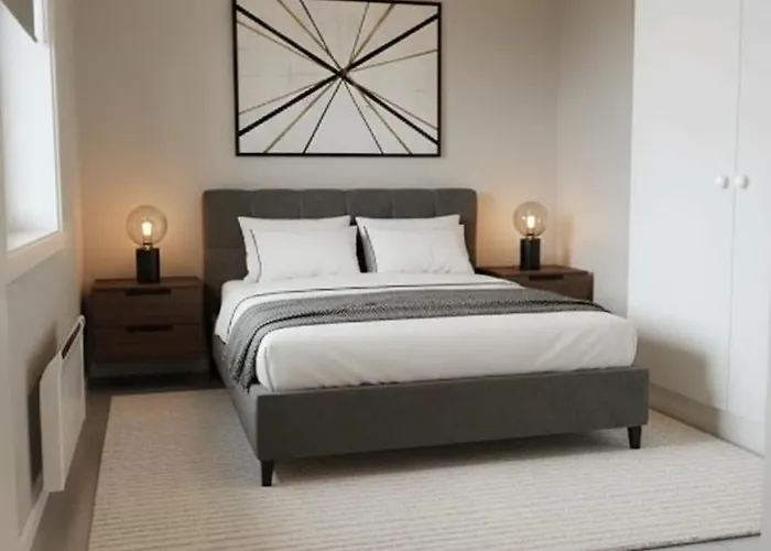 Elegant & Spacious With Terrace In *